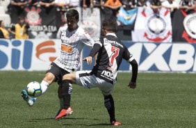 Fagner durante partida contra o Vasco, pelo Brasileirão, na Arena Corinthians
