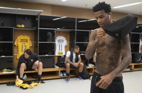 Gil no vestirio da Arena Corinthians antes de enfrentar o Vasco, pelo Brasileiro