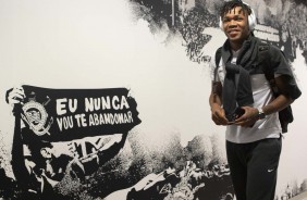 Matheus Jesus chega à Arena Corinthians para duelo contra o Vasco, pelo Brasileirão