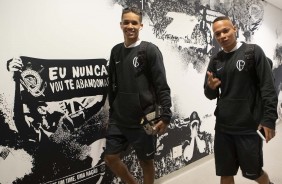 Pedrinho e Janderson chegam  Arena Corinthians para duelo contra o Vasco, pelo Brasileiro