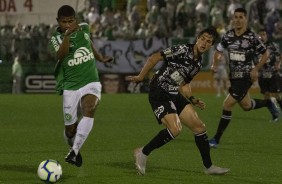 Meia Mateus Vital no duelo contra a Chapecoense, na Arena Cond, pelo Brasileiro