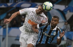 Avelar durante jogo contra o Grmio, pelo Campeonato Brasileiro