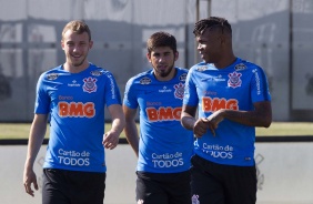Carlos Augusto, Bruno Méndez e Matheus Jesus no último treino antes do jogo contar a Chapecoense, pe