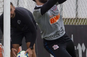 Goleiro Caque no treinamento desta segunda-feira no CT Joaquim Grava