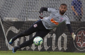 Goleiro Filipe no treinamento desta segunda-feira no CT Joaquim Grava