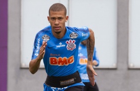 João Victor no treinamento desta segunda-feira no CT Joaquim Grava