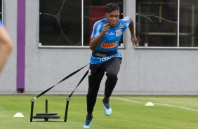 Matheus Jesus no treinamento desta segunda-feira no CT Joaquim Grava