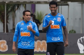 Jadson e Gil no último treino antes de enfrentar o Athletico-PR, pelo Brasileirão