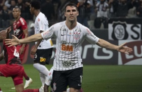 Argentino Boselli comemorando seu gol contra o Athletico-PR, na Arena Corinthians