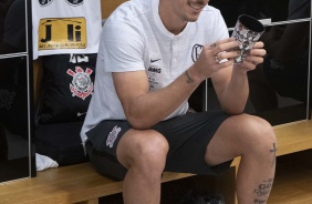 Avelar no vestirio da Arena Corinthians antes do jogo contra o Athletico-PR