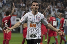 Boselli comemorando seu gol contra o Athletico-PR, pelo Brasileiro, na Arena Corinthians