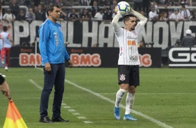 Carille e Fagner durante partida contra o Athletico-PR, pelo Brasileirão, na Arena Corinthians