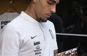 Gabriel no vestirio da Arena Corinthians antes do jogo contra o Athletico-PR