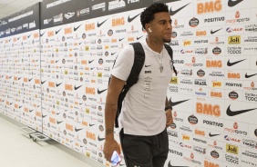 Gustavo chega à Arena Corinthians para jogo contra o Athletico-PR, pelo Brasileirão