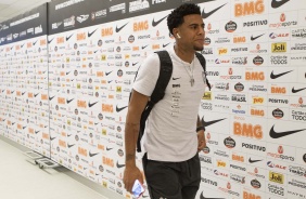 Gustavo chega  Arena Corinthians para jogo contra o Athletico-PR, pelo Brasileiro