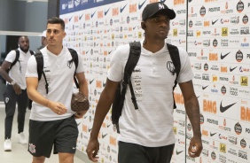 Marllon e Avelar chegam à Arena Corinthians para jogo contra o Athletico-PR, pelo Brasileirão