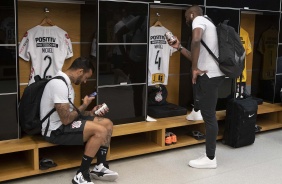 Michel e Manoel no vestirio da Arena Corinthians antes do jogo contra o Athletico-PR