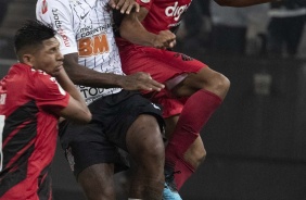 Renê durante partida contra o Athletico-PR, pelo Brasileirão, na Arena Corinthians