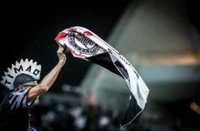 Apesar de pblico pequeno, torcedores fizeram a festa na Arena Corinthians