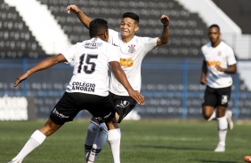 Adson comemora seu gol contra o Guarani, pleo Campeonato Paulista Sub-20