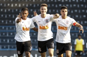 Adson, Piton e Roni durante jogo contra o Guarani pelo Campeonato Paulista Sub-20