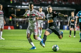 Jogador Clayson durante Majestoso deste domingo, no Morumbi, pelo Brasileiro