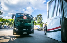 Ônibus do Corinthians chega ao estádio do Morumbi para Majestoso