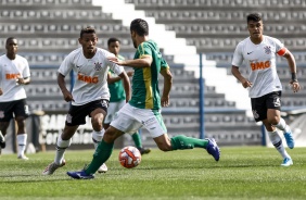 Ruan e Roni durante jogo contra o Guarani pelo Campeonato Paulista Sub-20