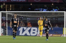 Avelar, Clayson e Cssio durante derrota para o So Paulo, pelo Brasileiro, no Morumbi