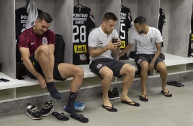 Avelar, Ramiro e Clayson no vestiário do Morumbi para jogo contra o São Paulo, pelo Brasileirão