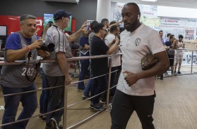 Manoel chega ao Morumbi para jogo contra o So Paulo, pelo Campeonato Brasileiro