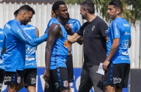 Jogadores do Corinthians iniciam preparação para duelo contra o Goiás