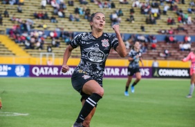 Juliete comemora seu gol contra o Club Ñañas, na estreia da Libertadores Feminina