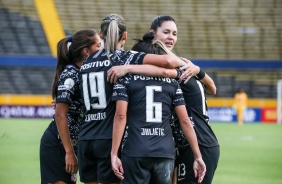 Meninas do Feminino no jogo contra o Club Ñañas, na estreia da Libertadores Feminina