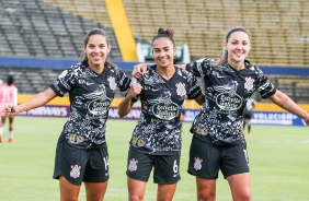 Millene, Juliete e Crivelari no jogo contra o Club Ñañas, na estreia da Libertadores Feminina