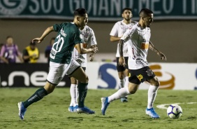 Fagner e Bruno Méndez na partida contra o Goiás