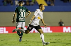 Janderson comemorando o primeiro gol do Corinthians