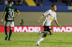 Mais uma imagem de Janderson comemorando seu gol com a camisa do Timão