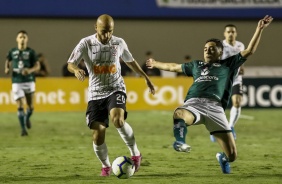 Rgis durante o empate com o Gois pelo Brasileiro