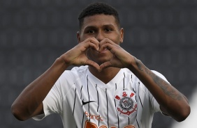 Antony comemora seu gol contra o Botafogo, pelo Campeonato Brasileiro Sub-20