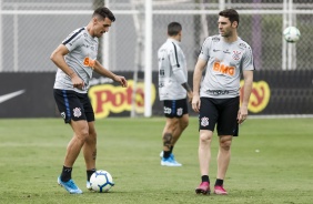 Avelar e Boselli no ltimo treino do Corinthians antes do jogo contra o Gois