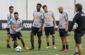 Clayson, Renê e companheiros no último treino do Corinthians antes do jogo contra o Goiás