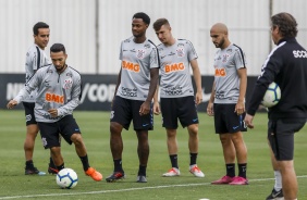 Clayson, Ren e companheiros no ltimo treino do Corinthians antes do jogo contra o Gois