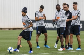 Gabriel e companheiros no último treino do Corinthians antes do jogo contra o Goiás