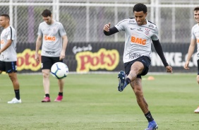 Gustavo no último treino do Corinthians antes do jogo contra o Goiás