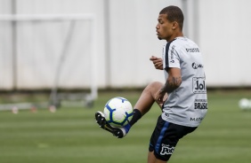 João Victor no último treino do Corinthians antes do jogo contra o Goiás