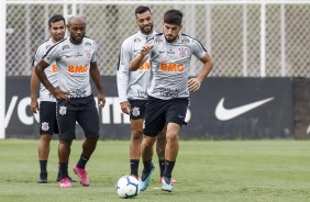 Love, Michel e Méndez no último treino do Corinthians antes do jogo contra o Goiás