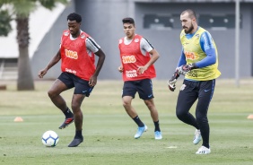 Renê Júnior, Roni e Walter no último treino do Corinthians antes do jogo contra o Goiás