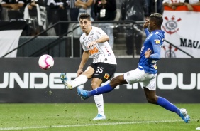 Danilo Avelar durante jogo contra o Cruzeiro, pelo Campeonato Brasileiro, na Arena Corinthians