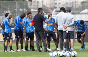 Elenco corinthiano no treinamento desta terça-feira no CT Joaquim Grava